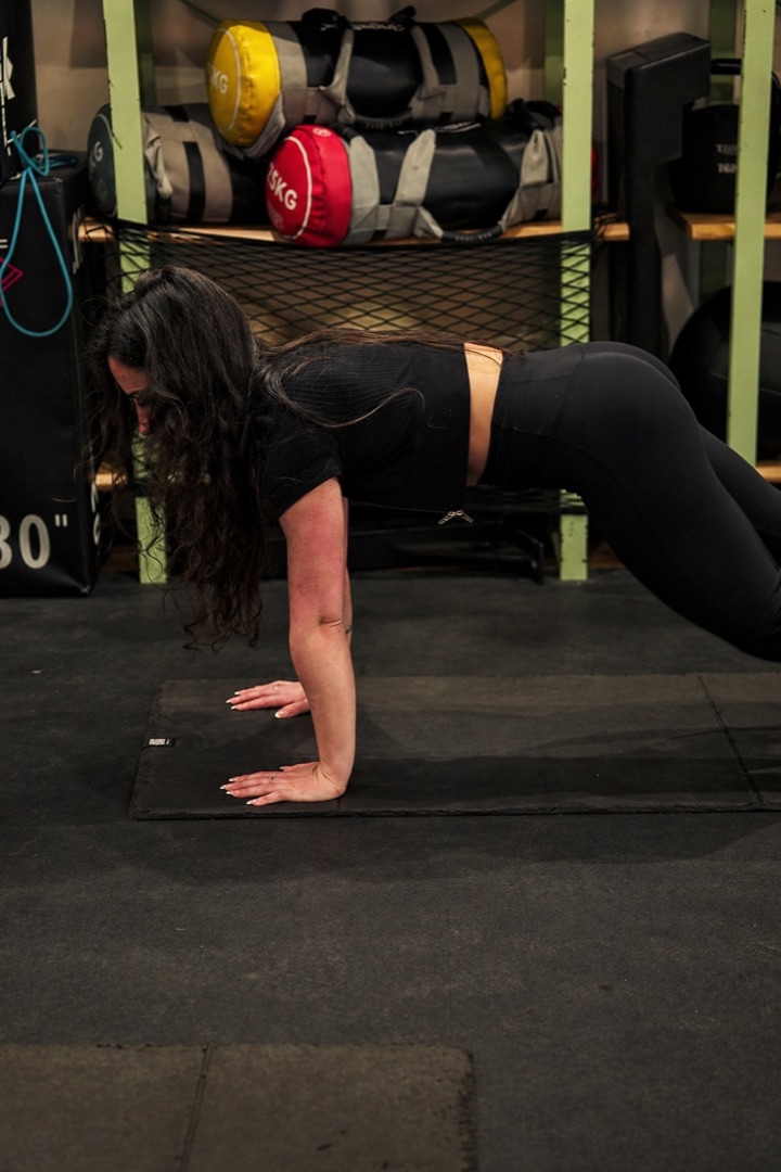 Cross Core — gainage profond small group au Studio SVB Saint-Ouen