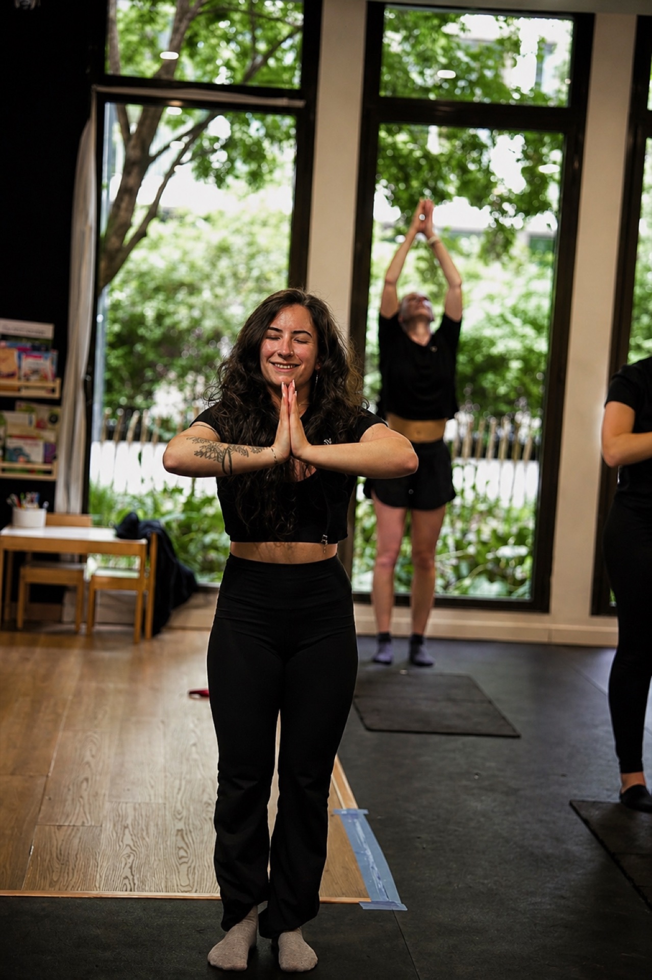 Cours de Yoga au Studio SVB Saint-Ouen — Vinyasa, Hatha Flow, Cross Yoga