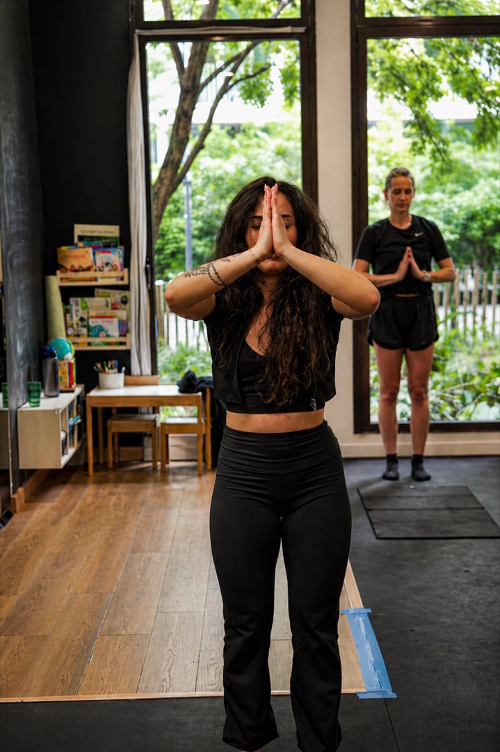 Yoga Vinyasa — salutation et alignement respiratoire au Studio SVB Saint-Ouen